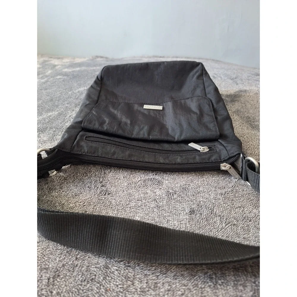 Baggallini Nylon Crossbody Bag Purse Womens Medium Black On The Go‎ Hiking